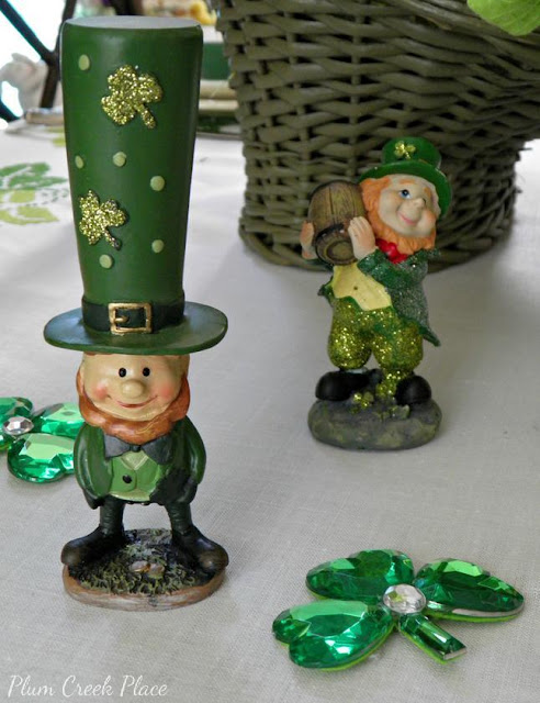 Saint Patrick's Day table setting, heart shaped plates, leprechauns, Daffodil Flatware, Lenox, RICHARD GINORI MANIFATTURA DI LAVENO Plates,