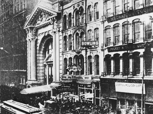 Gedung Teater Iroquois di Chicago, Illinois, Amerika Serikat