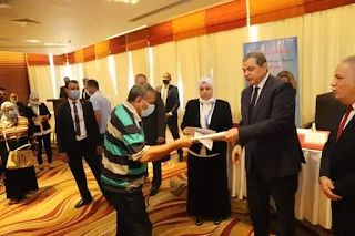 وزير القوى العاملة يسلم 114 عقد عمل لذوي الهمم والعزيمة بالإسكندرية