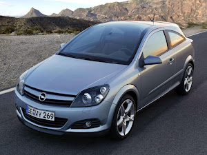 Opel Astra GTC with Panoramic Roof 2005 (1)