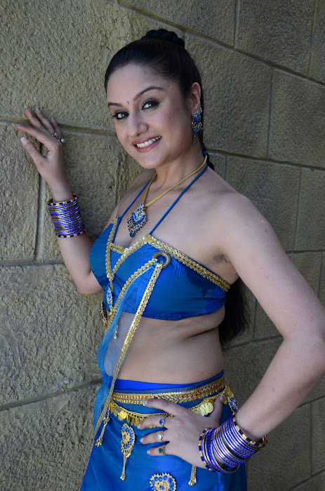 sonia agarwal , sonia agarwal spicy photo gallery