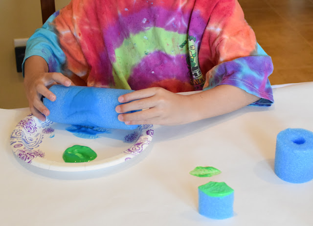 Pool Noodle Painting- Fun summer process art activity for preschool, kindergarten, and elementary kids.