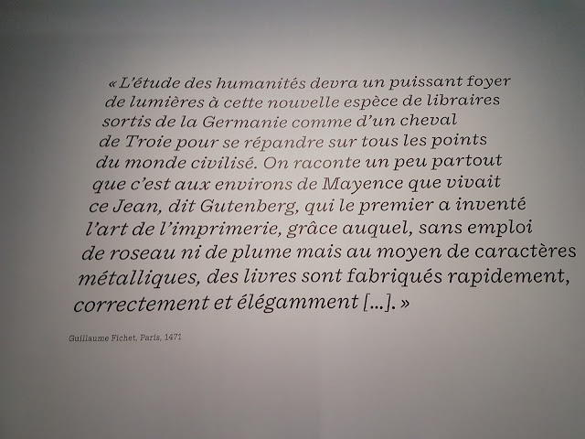 Guillaume Fichet imprime le premier livre à Paris, à la Sorbonne en 1471.