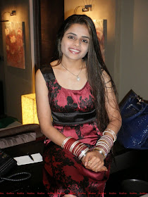 Desi Beautiful Hot Girls In Bedroom New HD 2015 Pictures