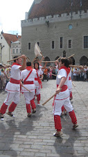Bastoners de Malla ballant a Tallinn, Estònia