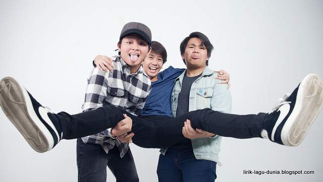 Lirik Lagu CJR - Jika Bisa Memilih