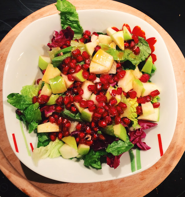 Green Salad with apple and Pomegranate