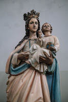 Como se reza el Rosario, Virgen María, Ave María, Dios te salve María