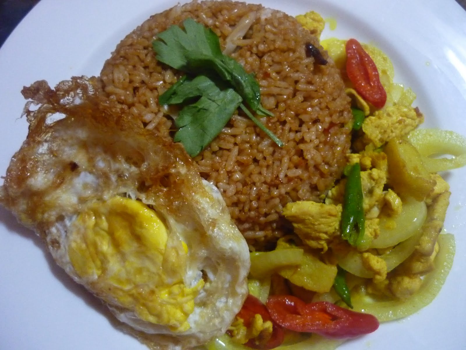 Salam Dari Puncak: nasi goreng ayam kunyit