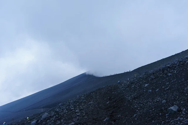 宝永山馬の背