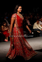 Sonakshi, Sinha, walks, the, ramp, for, Jyotsna, Tiwari, at, the, Aamby, Valley, Bridal, Fashion, Week