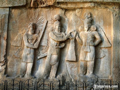 Relief Kuno terkenal di Dunia - Taq-e Bostan di Iran