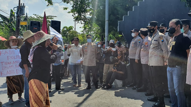 Jaka Jatim dan MDW Gelar Aksi Demo Tuntut Polres Sampang Ungkap Mafia Pupuk