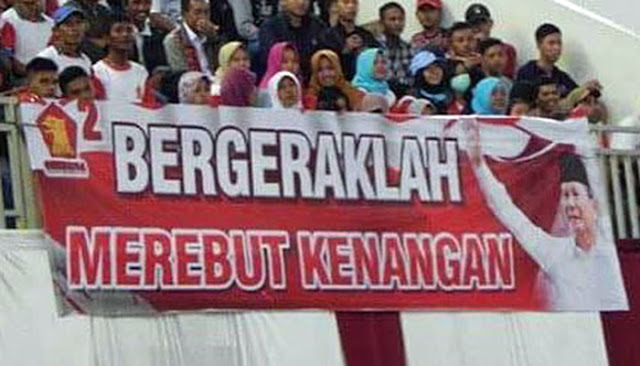 Viral Spanduk Prabowo, Salah Cetak ‘Kemenangan’ Jadi ‘Kenangan’