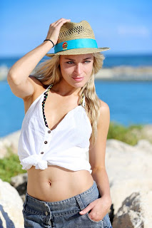 Reeva Steenkamp on beach shoot