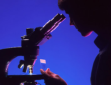 Scientist using a microscope, with thanks to the National Cancer Institute for making this photo available freely on Unsplash