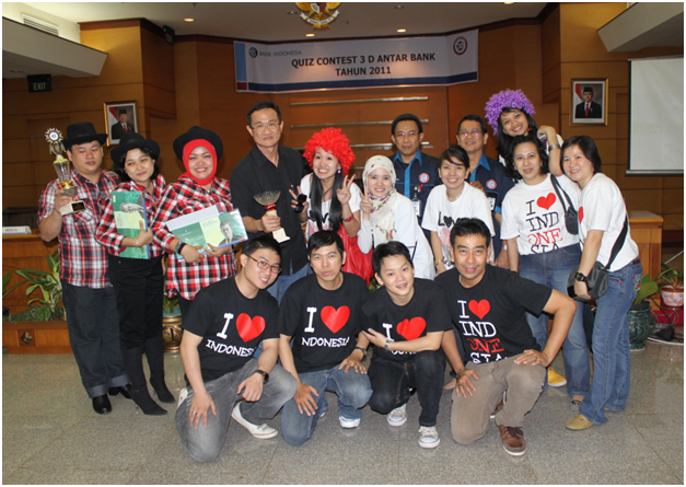 Pemimpin Cabang PT. BCA berfoto bersama