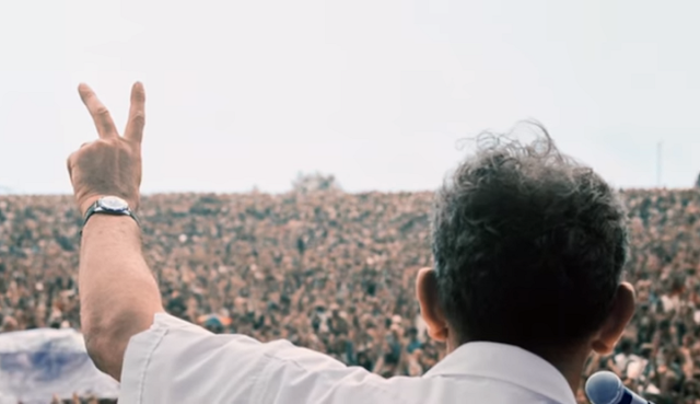 A decisão do fazendeiro de alugar as terras para o festival só se reforçou ao ver um movimento de boicote a seus produtos se formando entre os habitantes de Bethel. “Não compre o leite de Yasgur, ele é amigo dos hippies”, diziam cartazes espalhados pela cidade. “Quando Max viu aquilo, eu sabia que ele ia deixá-los fazer seu festival. Você não fazia esse tipo de coisa com Max”,