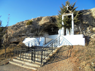 σπηλαιοναός του αγίου Γεωργίου στην Ακρινή της Κοζάνης