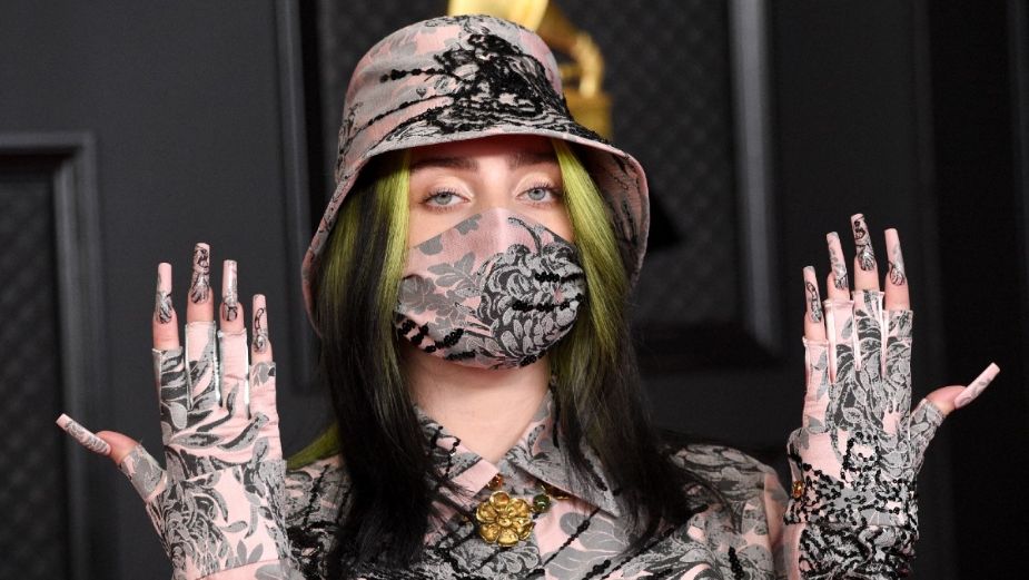 Billie Eilish estrena LOOK de impacto, ahora es RUBIA y utiliza ropa más AJUSTADA: FOTOS