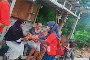 Jum'at Berkah, Relawan Samatri Kec. Mustikajaya Bagikan Nasi Box Pada Warga Kampung Kandang
