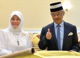 Tenun Pahang Diraja Ilham Permaisuri Bagi Istiadat ...