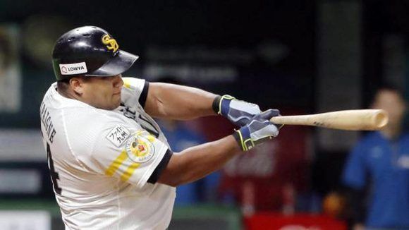 El slugger cubano asumió en solitario el liderato de jonrones de la Liga del Pacífico