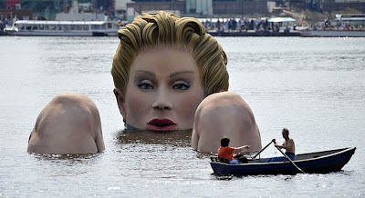 Sculpture Of Giant Woman Presented In Hamburg Seen On www.coolpicturegallery.us