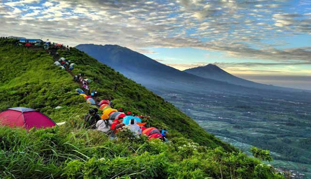  ialah salah satu kota tujuan wisata di Jawa Tengah yang mempunyai aneka macam keajaiban alam 10 TEMPAT WISATA ALAM TERBAIK DI MAGELANG