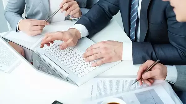 Ao consultar seu CNPJ e deparar que está inapto procure um contador com experiência em regularização de empresa com situação de inaptidão.