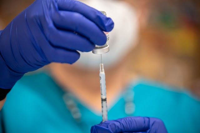 48 áreas de salud vacunarán jueves y viernes santos
