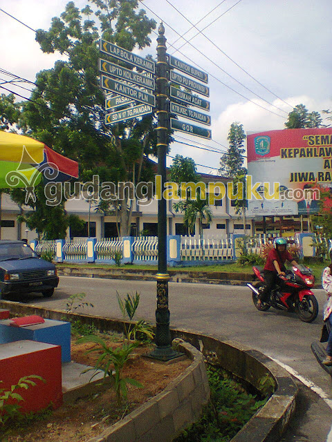 tiang penunjuk lokasi