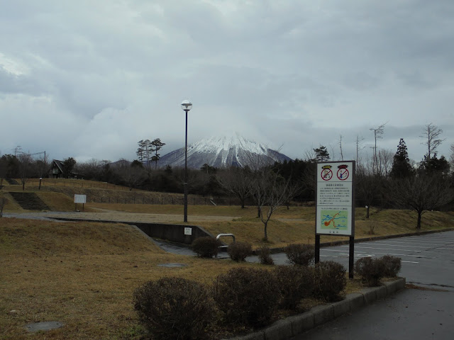 伯耆町総合スポーツ公園からの大山の眺望