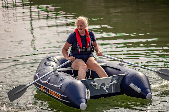 Photo of me trying to work out which oar to use to turn the dinghy around