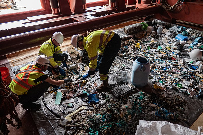 This Huge Floating Machine Successfully Collects Plastic From Great Pacific Garbage Patch