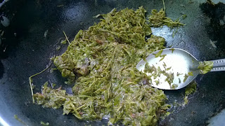 Cook tender tamarind leaves