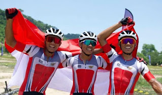 The men's XCO bike race was a resounding success with the domination of the 2023 SEA Games  Siem Reap (ANTARA) - The Indonesian MTB cycling team had great success by dominating the men's Cross Country Olympic (XCO) SEA Games XXXII/2023 which took place in Kulen Mountains, Siem Reap, Cambodia, Saturday.  Three Red and White athletes managed to touch the finish line simultaneously. Feri Yudoyono, who was a debutant, became a star by winning a gold medal with a record time of one hour and 13.51 minutes.  Then Zaenal Fanani who is Feri's older brother was behind him packing silver 18 seconds adrift.  Ihza Muhammad completed Indonesia's victory in the k-32 edition of the biggest sporting event in Southeast Asia by finishing in third place, one minute and 15 seconds away from the winner of the competition.  Even so, Ihza had to give up bronze to a racer from Cambodia, Khim Menglong, who finished fourth. This is because, according to the rules of the SEA Games Federation (SEAGF) in a one-country competition, medals cannot be wiped out.  Apart from that, today's race results confirm the toughness of Indonesian bicycle racing in the Southeast Asian region.  Also read: Two gold pieces of the 2023 SEA Games marathon thanks to the focus on winning  Feri to prove himself as a potential young Red and White racer. The man who was born on April 5, 2004 appeared impressive after starting the race in 13th position.  The scorching sun did not dampen Feri's enthusiasm to be at the forefront. He passed one by one the competitors until he finally managed to be in the leading position in the race which lasted seven laps with each lap being 3.7 kilometers.  Indonesia's victory in today's race was even more complete because previously Sayu Bella Sukma Dewi also won a gold medal in the women's XCO number.  He became the fastest among the 17 other participants who competed in the five-lap race on the 3.7 km long track. Overall he cycled a distance of 18.5 km with a record time of one hour 13.48 minutes.  The athlete who was born on August 16, 2003 was ahead of Malaysian athlete Nur Assyra Zainal Abidin who won silver after posting a record of one hour 17.09 minutes. The bronze belongs to Thailand's Yonthanan Phonkla with a record time of one hour 18.42 minutes.           "The fine imposed on me is not fair", reports Virat to BCCI about the clash Foreign players are now continuously reacting to the clash between Kohli and Gambhir. Meanwhile, Kohli has informed some officials of the board in writing about the incident.  New Delhi:Discussion and reaction still remains on the clash between Virat Kohli and Gautam Gambhir in the match played between Lucknow and RCB (LSG vs RCB) in the Indian Premier League (IPL 2023) about a week ago. . After this incident, all the three players involved in this were fined their match fees, but veterans from all over the world are pointing more fingers at Gautam and Virat for the controversy. Now new news related to this matter is coming. According to a leading newspaper, Virat Kohli has given detailed information about the incident by writing a letter to the BCCI.   Gujarat danced to the tune of Rashid, leg spinners earn so much from the world's leagues in a year  According to the newspaper report, in a letter written to some officials of the board, Virat has expressed disappointment over the deduction of 100 percent match fee. According to the information, Kohli wrote that he did not say anything to Naveen-ul-Haq and Gautam Gambhir. After the incident, while Gambhir and Virat were fined 100 per cent of their match fees by the match referee, Naved was fined 50 per cent.   However, Virat does not believe that his behavior came under the ambit of this severe punishment. The amount of his fine can go up to Rs 1.25 crore. However, Kohli will not have to bear the loss as RCB does not have a policy of deducting match fees from players for on-field offences.   Although Kohli may have justified his behavior by writing to the BCCI, but according to the players and officials present around the incident, Virat's behavior was not right towards Naveen and Myers. Even Amit Mishra, who was batting with Naveen at the other end, complained about Kohli's behavior to the umpires. According to the report, the bouncers and throws of RCB's pacer Mohammad Siraj made Naveen a little angry. Kohli said in a message to the BCCI official that he did not ask Siraj to hit Naveen. He only asked Siraj to hit the bouncer.        Salah achieves the best goal number in Liverpool's 131-year history  Egyptian star Mohamed Salah scored the goal for his team, Liverpool, against Brentford 1-0, in the match that now brings the two teams together for the 35th round of the Premier League championship.  Salah's goal came in the 13th minute, following a pass from his colleague Virgil Van Dyck.  The "Oita" network, which specializes in football numbers and statistics, stated that Salah, with his goal against Brentford, became the first player in Liverpool's 131-year history to score in nine consecutive matches at home (Anfield Stadium) in all competitions.  She added that this goal was Salah's 100th with Liverpool at Anfield.             Perez takes pole, Verstappen believes he still has a chance to win in Miami  Jakarta (ANTARA) - Red Bull team driver Max Verstappen believes he has a chance to win the Miami Grand Prix despite starting from P9 when his team mate Sergio Perez took pole position in qualifying, Saturday (6/5).  Verstappen, who leads the standings with two wins out of four races at the start of the season, failed to complete his fastest lap following the crash of Charles Leclerc's Ferrari to end qualifying one minute 36 seconds early.  Starting from the fifth row, Verstappen, who won his Miami GP debut last year, is confident of being able to get good results armed with the RB16 car which has been so dominant so far.  "Podium of course, but I still want to win. This position is not good. (Winning) is not impossible, but it will not be easy," said Verstappen quoted by AFP.  As well as being distracted by Leclerc's crash, Verstappen also failed to complete his fastest lap at the start of the session. He had lost control of his car, even though it was corrected quickly, but it still affected his time record, canceling his lap.  Also read: Fastest Verstappen in Friday practice session Miami GP  "I went a little off the line at turn six to seven, I felt a little understeer and I couldn't bring the car back to the racing line. So I canceled my lap. It was really my fault because trying to push it over the edge.  "Definitely later you need a bit of luck, hope there are no red flags. But when you think like that, it just happens. So it's a little frustrating," he said.  However, the two-time world champion says he has been in a similar disadvantage.  "Sometimes we have a little problem, but it doesn't mean we carry on until the end of the season."  "Nothing is perfect even though we want perfect results. Last year I had a tough start, but I had to beat myself. Today was not good," he said.  Also read: Miami Grand Prix opportunity for Perez to emerge as a serious challenger  Meanwhile, Perez, who was the fastest driver in Q3 with a record of 1:26.841, won pole for the third time in his career.  Meanwhile, Aston Martin driver Fernando Alonso was 0.361 seconds behind for the second starting position.  Carlos Sainz brought his Ferrari in P3 accompanied by Haas driver Kevin Magnussen in the second row.  "I am enjoying it. I am focused from race to race. I will fight for the team because they have done a great job and we will see what happens tomorrow," said Perez.  Red Bull team boss Christian Horner has emphatically stated that he has given the green light to his two drivers to compete against each other and ensured there will be no 'team orders'.  Pole in Miami is also an opportunity for Perez to emerge as a serious challenger for the Formula 1 world title against Verstappen.  What's more, the Mexican rider has just confirmed his status as king of the road circuit following his victory in the sprint race and Grand Prix in Baku, Azerbaijan for the second time in his career last weekend.  Five of Perez's six wins have been won by the racer on road circuits such as Monaco (2022), Singapore (2022), and Jeddah (2023) and Baku (2021, 2023).  A first podium in the first five races of the season would lift Perez to first place in the standings over Verstappen and pose a serious threat to the two-time world champion from the Netherlands.  Verstappen has never finished lower than second this season and arrives in Florida with a six-point lead over his teammate.  Miami GP qualifying results 1 Sergio Perez Oracle Bull Racing 1:26,841 2 Fernando Alonso Aston Martin Aramco Cognizant Formula One Team 1:27,202 3 Carlos Sainz Scuderia Ferrari 1:27,349 4 Kevin Magnussen MoneyGram Haas F1 Team 1:27,767 5 Pierre Gasly BWT Alpine F1 Team 1:27,786 6 George Russell Mercedes AMG Petronas F1 Team 1:27,804 7 Charles Leclerc Scuderia Ferrari 1:27,861 8 Esteban Ocon BWT Alpine F1 Team 1:27,935 9 Max Verstappen Oracle Red Bull Racing 10 Valtteri Bottas Alfa Romeo F1 Team Stake 11 Alex Albon Williams Racing 12 Nico Hulkenberg MoneyGram Haas F1 Team 13 Lewis Hamilton Mercedes AMG Petronas F1 Team 14 Zhou Guanyu Alfa Romeo F1 Team Stake 15 Nyck de Vries Scuderia AlphaTauri 16 Lando Norris McLaren F1 Team 17 Yuki Tsunoda Scuderia AlphaTauri 18 Lance Stroll Aston Martin Aramco Cognizant Formula One Team 19 Oscar Piastri McLaren F1 Team 20 Logan Sargeant Williams Racing