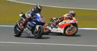 VIDEO MOTOGP SPANYOL 2013 INSIDEN MARQUEZ VS LORENZO Lap Terakhir Marquez Salip Lorenzo Ngamuk