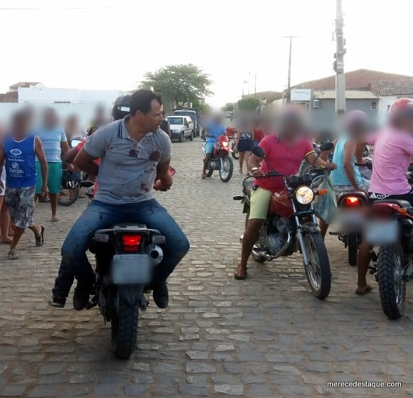 Homem tenta matar outro em São Domingos, mas vítima reage, consegue desarmá-lo e o mesmo é preso