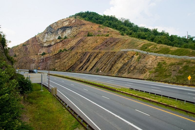 Sideling-Hill-Road-Cut-9