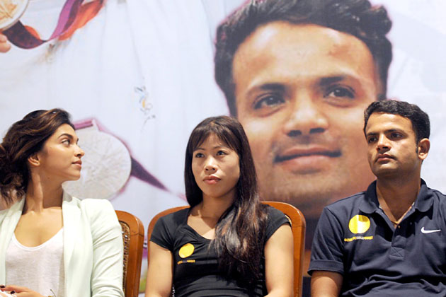 Deepika met Olympic medallists Mary Kom and Vijay Kumar.