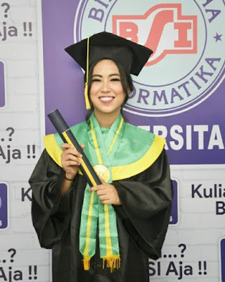 model gaya rambut wisuda modern terbaru