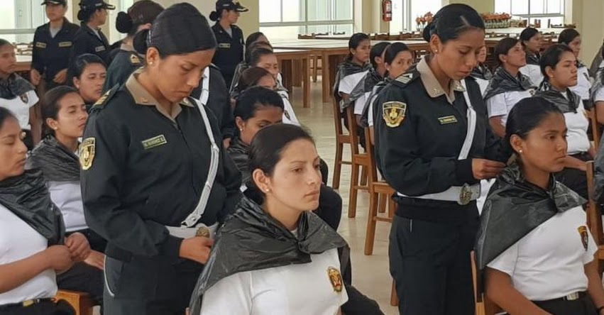 Alumnas de la Escuela Técnica Superior de la Policía Nacional del Perú donan cabello para pacientes con cáncer