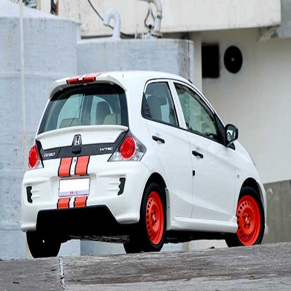  Modifikasi  honda  brio  terbaru warna  merah  putih silver abu 