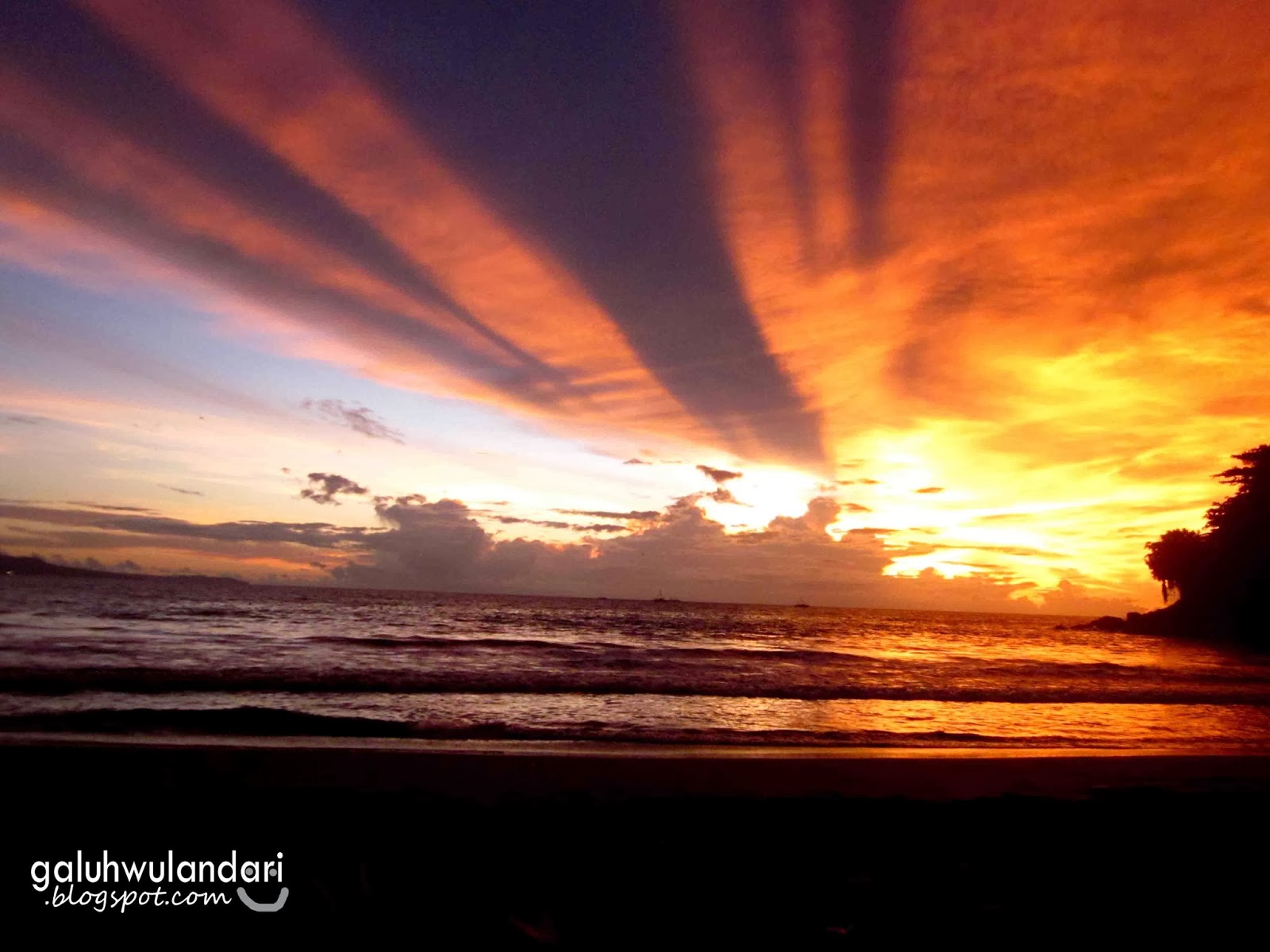 10 Pantai Di Indonesia Dengan Pemandangan Sunset Paling Keren