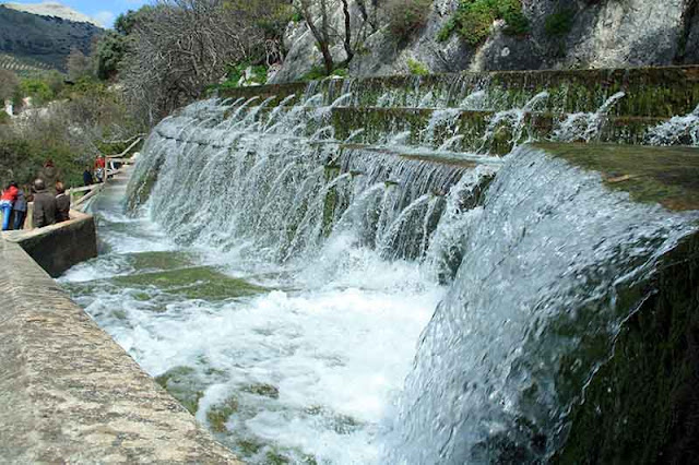 Fuente de los cien caños