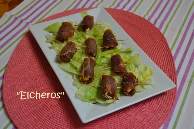 Dátiles envueltos en jamón y rellenos de queso, "ELCHEROS"