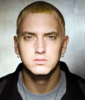 Eminem with ring and lockit