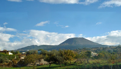 (Italy) – Visit Mount Vesuvius 