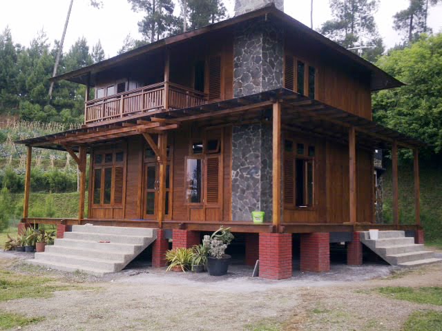 DESAIN RUMAH  KAYU 